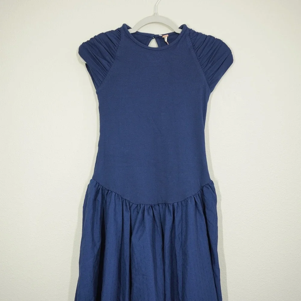 Free People XS Midi Dress Navy Blue Pleated Cap Sleeve Drop Waist Casual Daytime